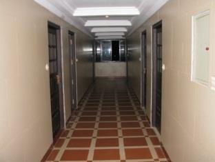 Rn Holidays Hotel Ооти Екстериор снимка
